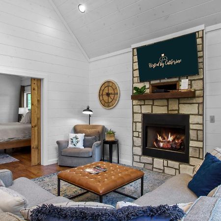 Stunning Luxury Cabin W Hot Tub And Fire Pit Holy Shiplap Is Perfect Romantic Couples Getaway Broken Bow Eksteriør bilde