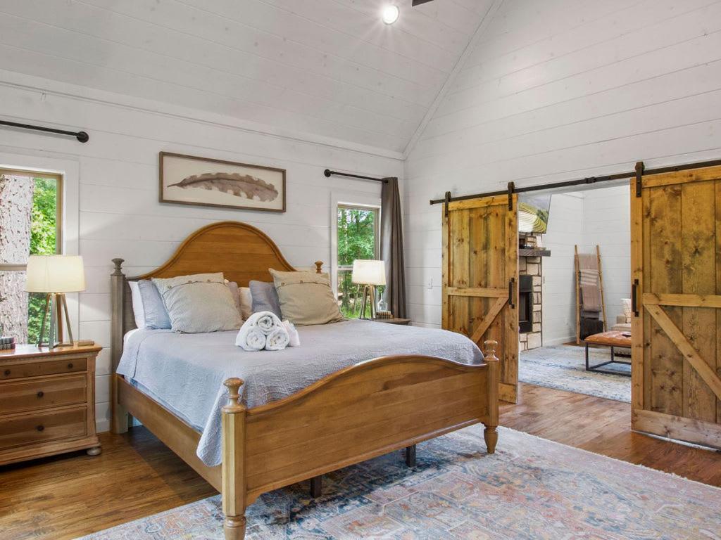 Stunning Luxury Cabin W Hot Tub And Fire Pit Holy Shiplap Is Perfect Romantic Couples Getaway Broken Bow Eksteriør bilde