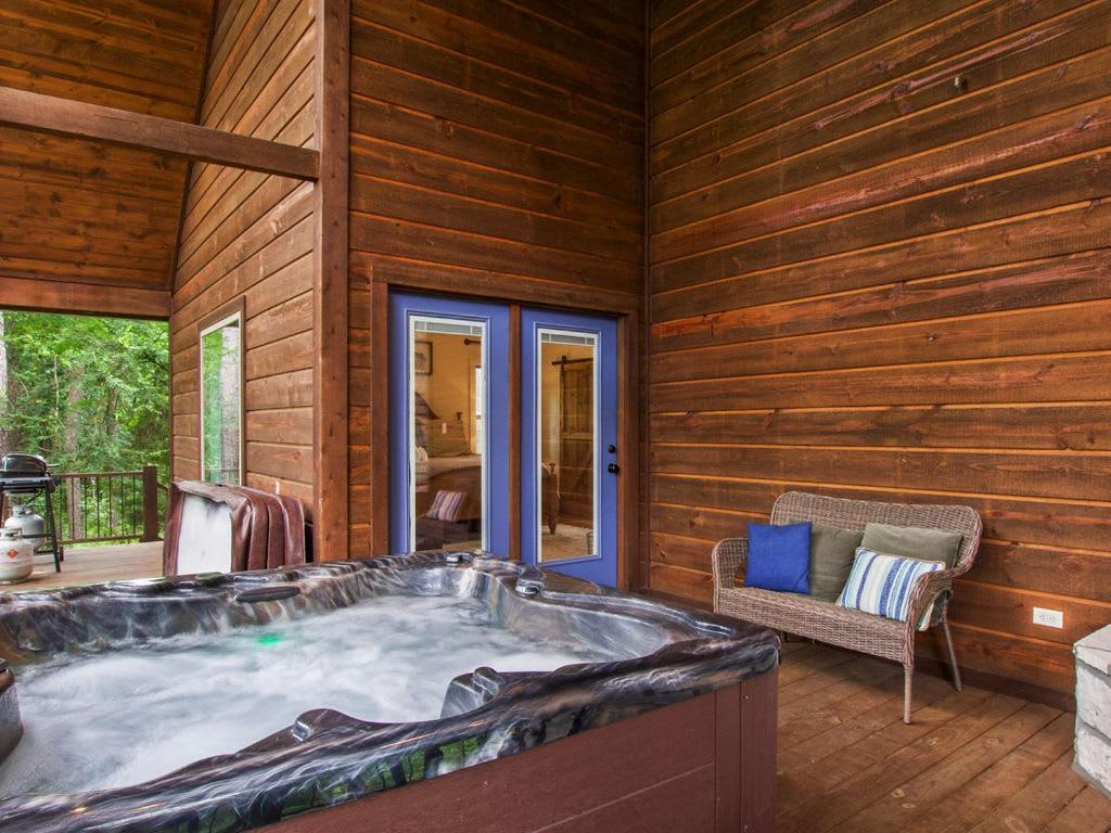 Stunning Luxury Cabin W Hot Tub And Fire Pit Holy Shiplap Is Perfect Romantic Couples Getaway Broken Bow Eksteriør bilde