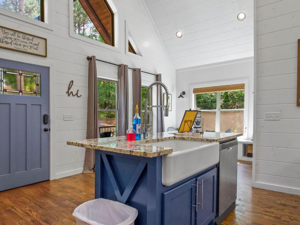 Stunning Luxury Cabin W Hot Tub And Fire Pit Holy Shiplap Is Perfect Romantic Couples Getaway Broken Bow Eksteriør bilde