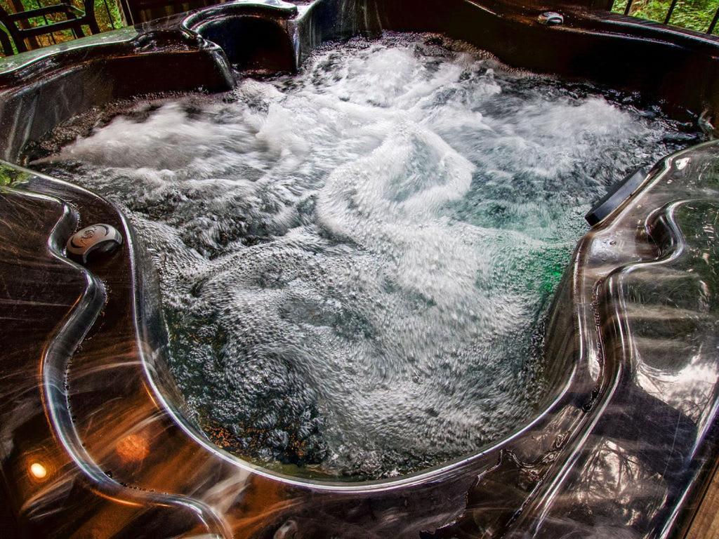 Stunning Luxury Cabin W Hot Tub And Fire Pit Holy Shiplap Is Perfect Romantic Couples Getaway Broken Bow Eksteriør bilde