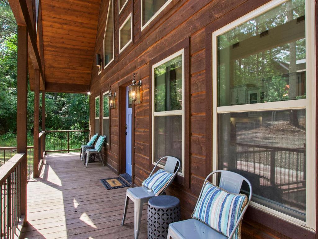 Stunning Luxury Cabin W Hot Tub And Fire Pit Holy Shiplap Is Perfect Romantic Couples Getaway Broken Bow Eksteriør bilde