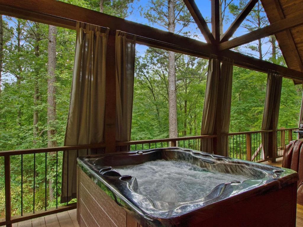 Stunning Luxury Cabin W Hot Tub And Fire Pit Holy Shiplap Is Perfect Romantic Couples Getaway Broken Bow Eksteriør bilde